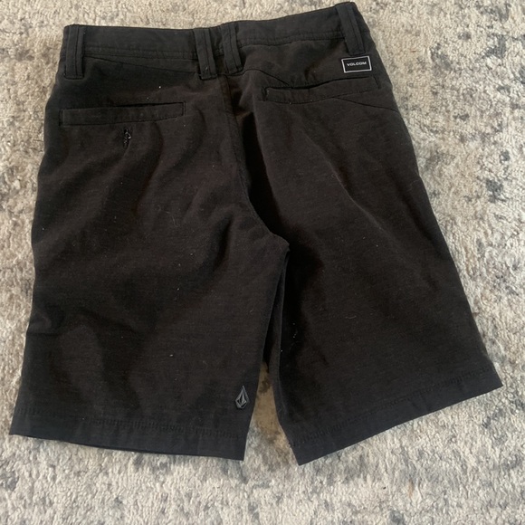 Boys Volcom shorts quick dry material. - Picture 3 of 3